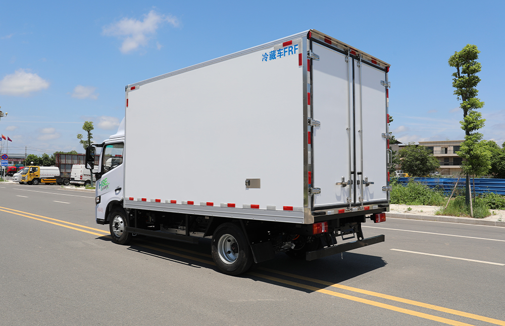Refrigerated truck